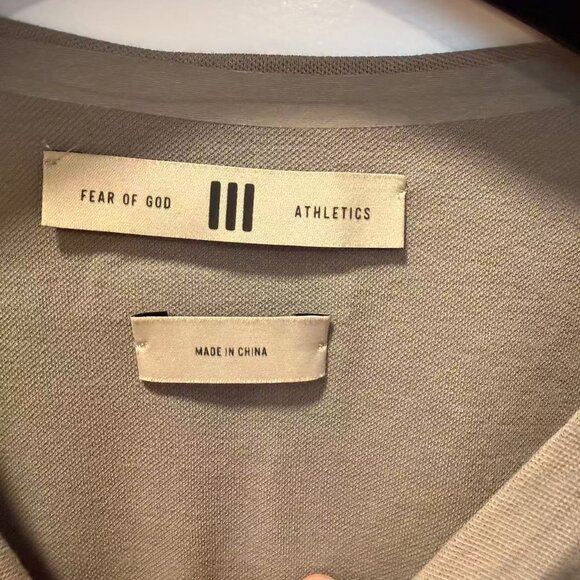 FEAR OF GOD ATHLETICS PERFORMANCE JERSEY TEE CLAY - Picture 3 of 3